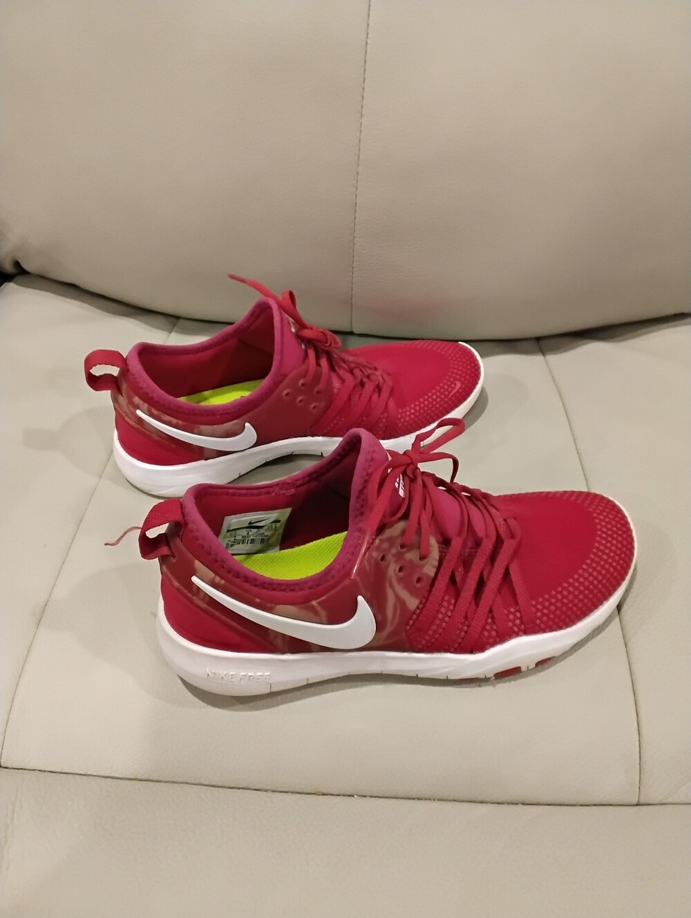 USED Nike Free TR 7 Lightweight Trainers Fushia 6.5 - Picture 4 of 5